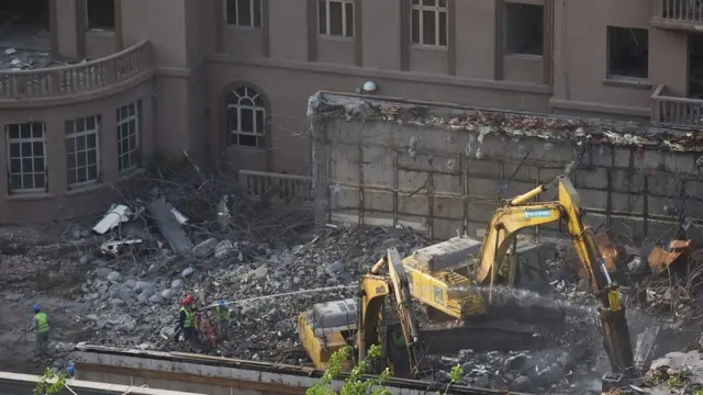 हमले के बीस साल बाद दूतावस की जीर्ण-शीर्ण इमारत को ढहाने का फ़ैसला लिया गया