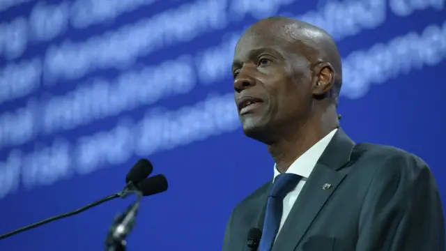 জোভনেল ময়েস ছিলেন একজন সফল ব্যবসায়ী। পরে তিনি রাজনীতিতে নামেন।