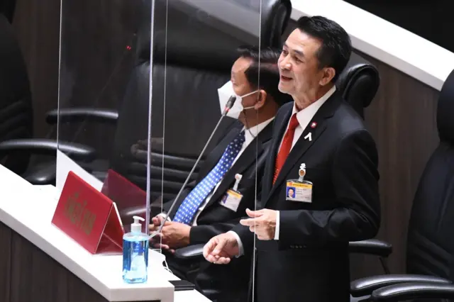 นพ. ชลน่าน ศรีแก้ว ผู้นำฝ่ายค้านในสภาผู้แทนราษฎร