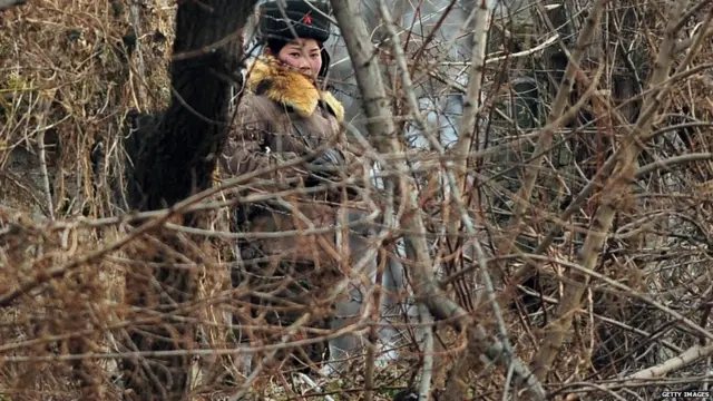 उत्तर कोरिया की महिला सैनिक