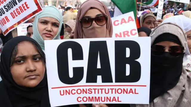 அலகாபாத் நகரத்துக்குள் நுழைய கண்ணன் கோபிநாதனுக்கு அனுமதி மறுப்பு