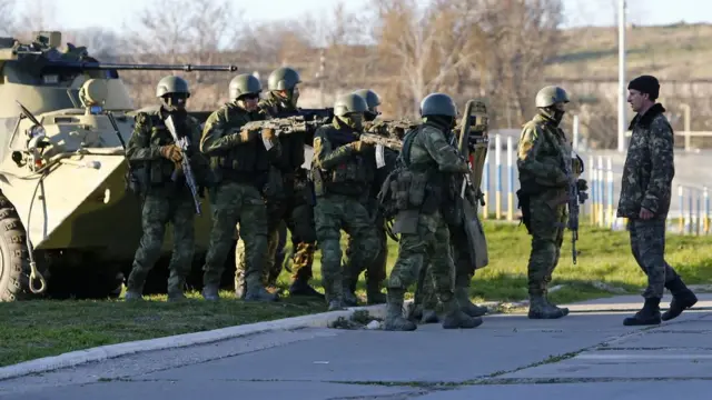 Український військовий із російськими військовими