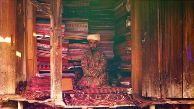 Борбор Азия соода түйүндөрүнүн бири болуп турган. Сүрөттөгү Хайдар Бек сыяктуу көп кишилердин соодасы жакшы жүргөн.