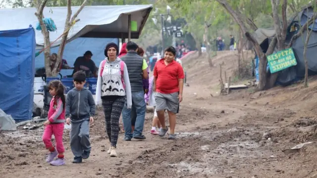 campamento de migrantes.