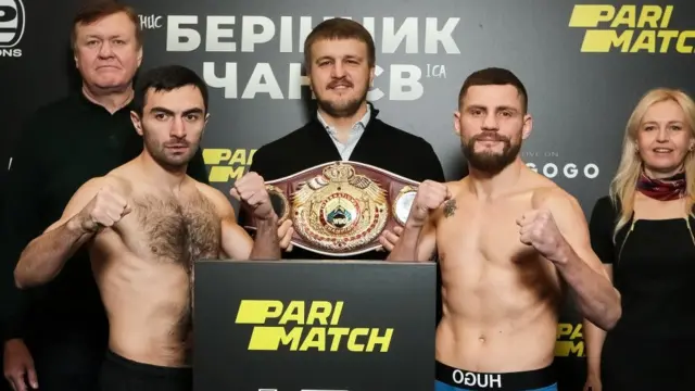 Денис Берінчик (справа) переміг росіянина Ісу Чанієва (зліва)