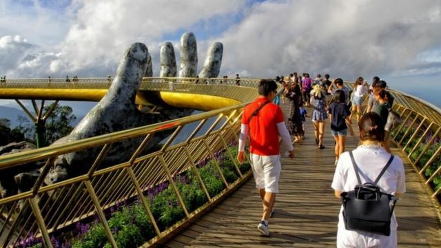 越南峴港巴拿山上的金橋, 很受到訪中國遊客的歡迎