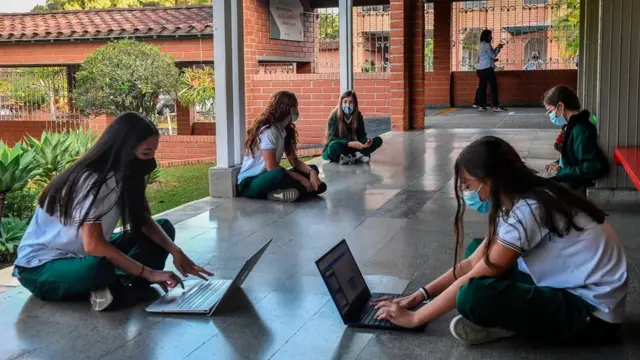 On ne sait pas encore quel sera l'impact social de la pandémie à long terme.