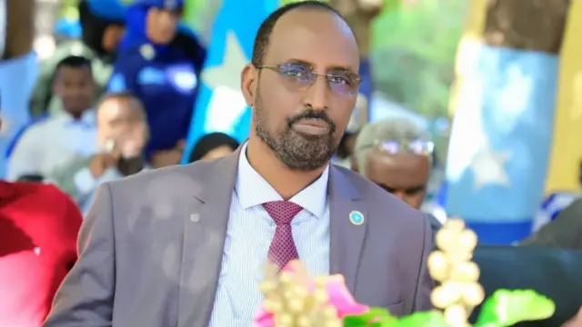 Xasan Xundubeey ayaa sheegay in wali uu yahay wasiirka Amniga, inkastoo jagadaas loo dhaariyay Cabdullaahi Maxamed Nuur