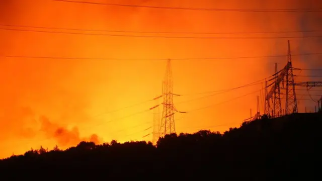Türkiyədə yanğınlar istilik elektrik stansiyasına çatdı. İnsanlar evakuasiya edilir