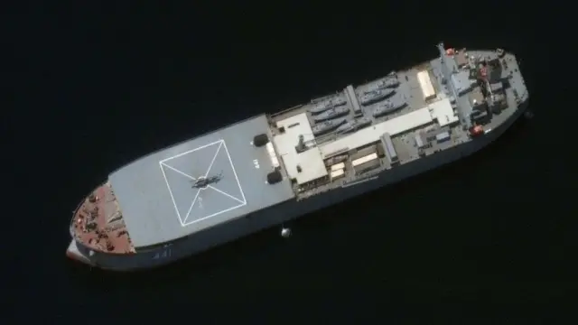 مکران بېړۍ کې لارک ټاپو ته نږدې د اوو کښتوړیو بار سره نږدې میاشت مخکې.