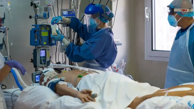 স্পেনে মাদ্রিদের একটি হাসপাতালে নিবিড় পরিচর্যা কেন্দ্র