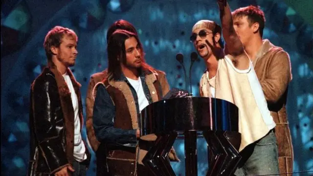 Los Backstreet Boys obtuvieron numerosos premios, como este en 2000 en los premios MTV en Suecia.