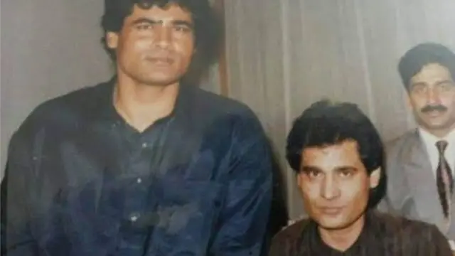 استاد امانت علی خان کے دو بیٹے اسد امانت (دائیں) اور شفقت امانت (بائیں)۔ والد اور دونوں بیٹوں کو حکومت نے پرائڈ آف پرفارمنس سے نوازا