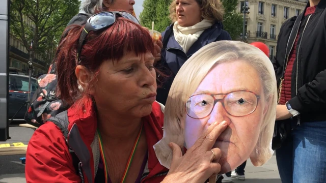 Emekli öğretmen Veronique Carles