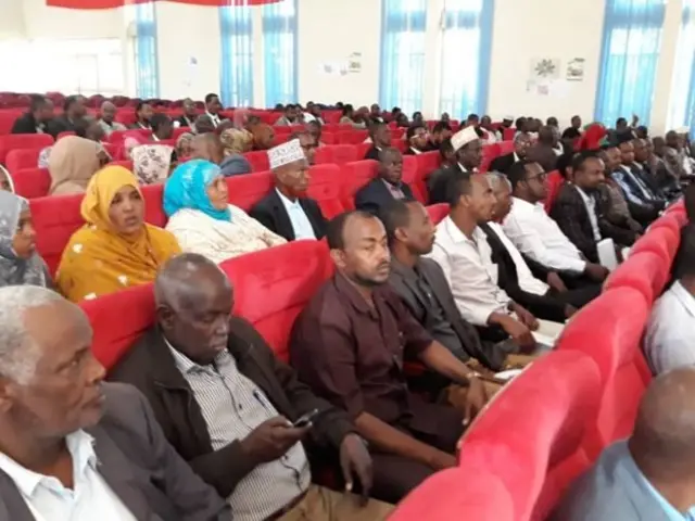 Xildhibaannada oo fadhiya madasha kulanka