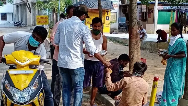 கொரோனா வைரஸ்: சொத்தை விற்று ஏழைகளுக்கு உதவிய பாட்ஷா சகோதரர்கள்