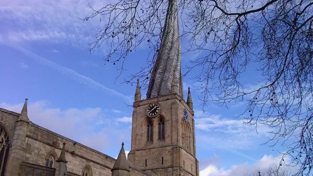Шпиль церкви Св. Марии и Всех Святых в Честерфилде