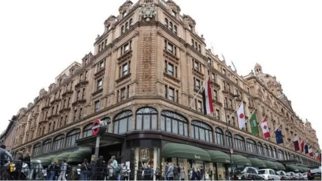 কাতারীদের মালিকানায় বিশ্বজুড়ে যেসব সম্পত্তি রয়েছে, লন্ডনের বিখ্যাত হ্যারডস স্টোর তার মধ্যে একটি