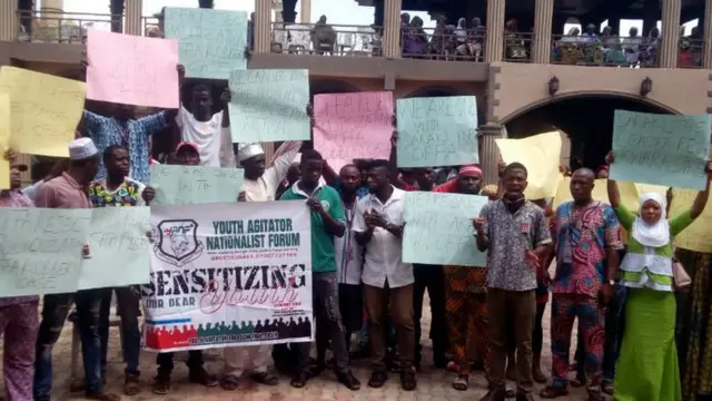 Aworan awọn afẹhonú han