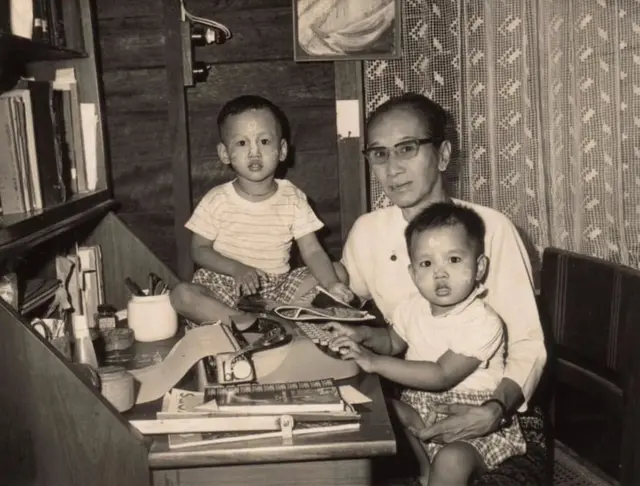 ခင်မျိုးချစ်နဲ့ မြေးအမြွာ