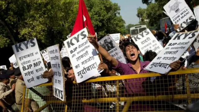 ඉන්දියාවේ අන්තවාදී හින්දු කණ්ඩායම් විසින් පවත්වනු ලැබූ ගවමස් අනුභවයට එරෙහි විරෝධතාවක්