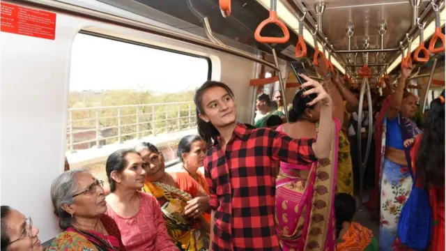 લોકસભા ચૂંટણી પહેલાં માર્ચ-2019માં અમદાવાદ મેટ્રોના પહેલા ફેઝના વસ્ત્રાલ-એપ્રલ પાર્ક હિસ્સાને ખુલ્લો મૂકાયો એ સમયની તસવીર