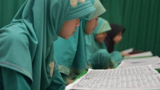 Jilbab Di Sekolah Negeri: 'Saya Lepas Jilbab Dicap Bermoral Buruk ...