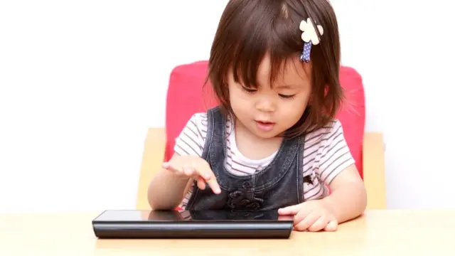 Не исключено, что активное использование технологических новинок с раннего возраста помогает развитию нашего интеллекта