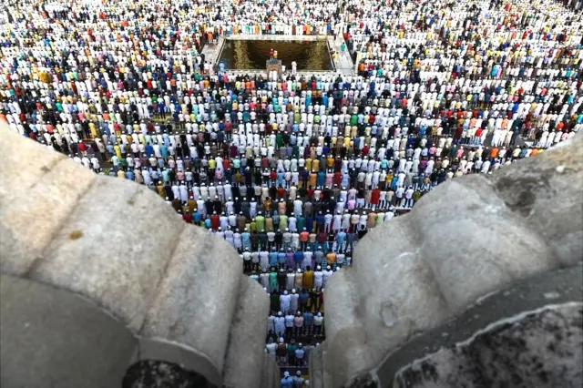 இந்தியாவின் தலைநகர் நியூ டெல்லியிலுள்ள ஜாமா மசூதியில் பக்ரீத் திருநாளில் நடைபெற்ற தொழுகை