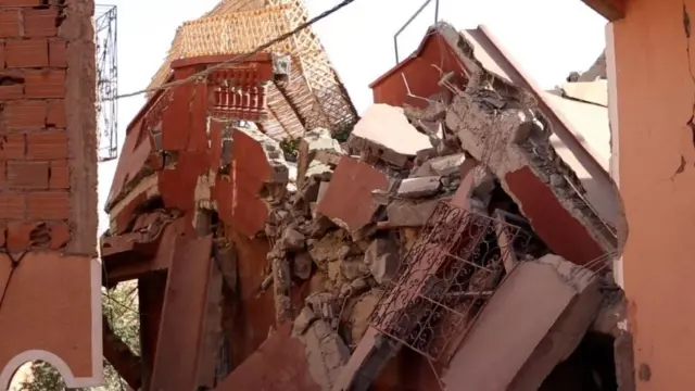 مبنى مدمر بعد زلزال المغرب