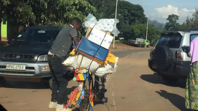 Abantu batangiye kugura ibya ngombwa bazacyenera mu minsi iri imbere