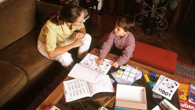 Onye nkuzi na nwa akwụkwọ ya