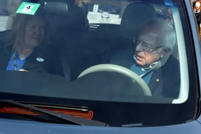 برنی سندرز بعد از رای دادن در ورمانت