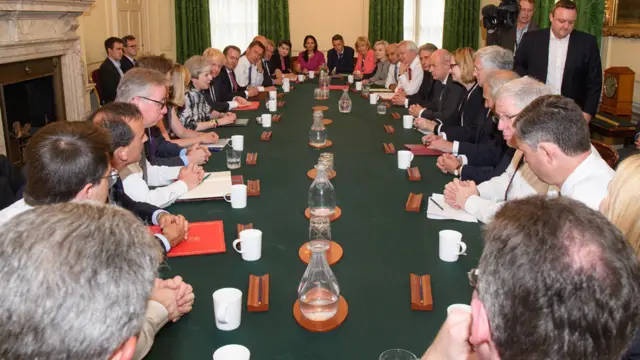 Primera reunión del nuevo gabinete del gobierno británico.