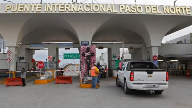 Paso fronterizo entre EE.UU. y México.