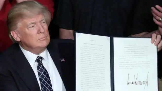 डोनल्ड ट्रंप