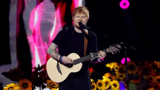 Ed Sheeran biểu diễn tại buổi hòa nhạc vì Ukraine ở Birmingham, Anh ngày 29/03/2022
