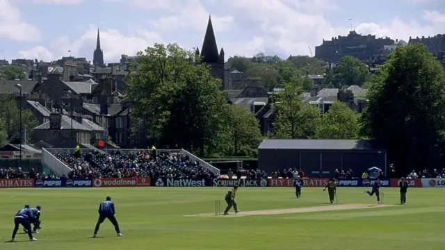 ১৯৯৯এর বিশ্বকাপে এডিনবরায় বাংলাদেশ-স্কটল্যান্ড খেলা। এটিই বাংলাদেশের প্রথম বিশ্বকাপ ম্যাচ জয়।