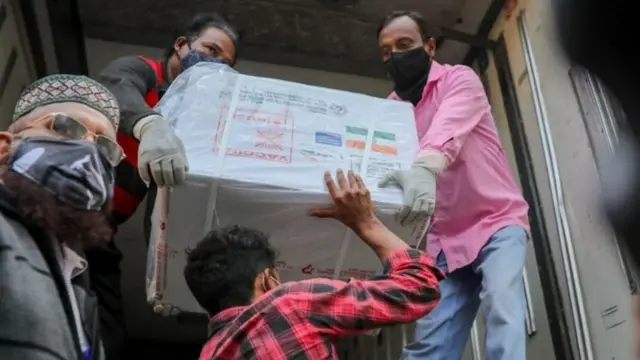 ২১শে জানুয়ারি ভারতের উপহার দেয়া ২০ লক্ষ ডোজ টিকা ঢাকায় আসে