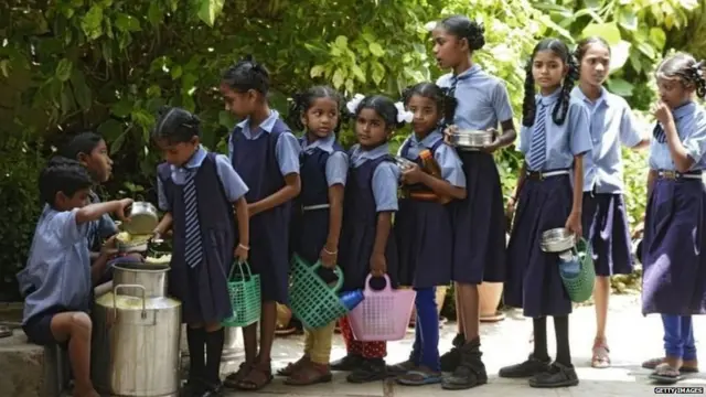 మధ్యాహ్న భోజన పథకం