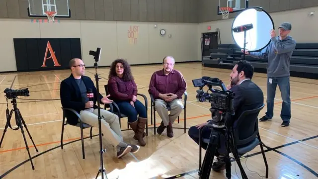 تعدادی از ایرانی های آیووا درباره انتخابات درون حزبی با بهمن کلباسی صحبت می کنند