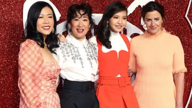 A diretora Domee Shi, as atrizes Sandra Oh e Rosalie Chang e a produtora Lindsey Collins