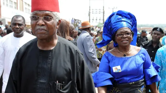 Igbakeji aarẹ Naijiria tẹlẹri, Alẹx Ekwuẹmẹ pẹlu iyawo rẹ Beatrice