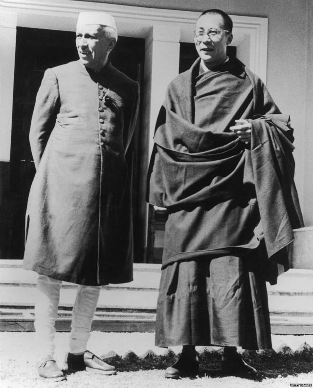 दलाई लामा के भारत आने के कुछ दिनों बाद अप्रैल 1959 में प्रधानमंत्री नेहरू उनसे मिलने मसूरी आए.
