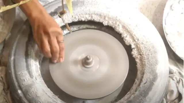 અકીક ઘસવાનું મશીન