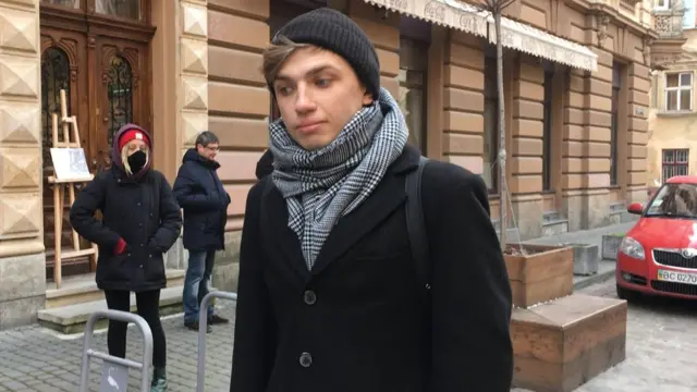 Михайло Скоп каже, що малює на вулицях, бо більше не має де контактувати з аудиторією
