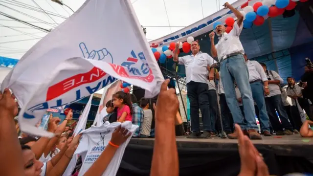 Mitin de Alejandro Giammattei