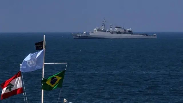 سفينة بحرية تابعة لقوة الأمم المتحدة المؤقتة في لبنان (يونيفيل) في البحر الأبيض المتوسط قبالة بلدة الناقورة جنوبي لبنان، بالقرب من الحدود مع إسرائيل (صورة ارشيفية)