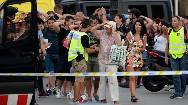 Barcelona dehşet içindeki turistler