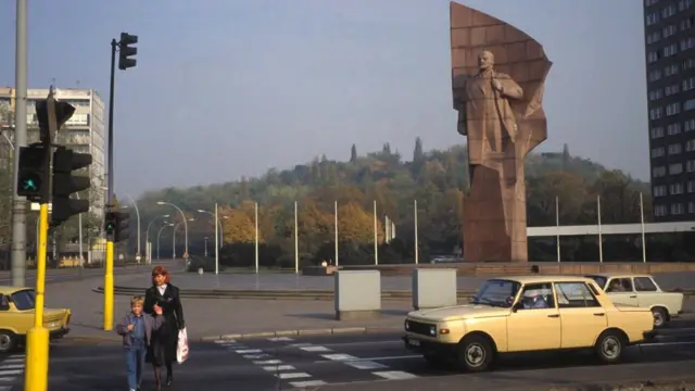 En octubre de 1989 había una estatua de Lenin en la Plaza Lenin, en Berlín Oriental.